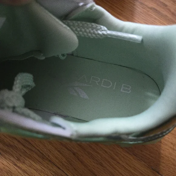 Reebok Cardi B Classic Leather Shoes in Semi Pixel Mint Junior Running - Picture 6 of 9